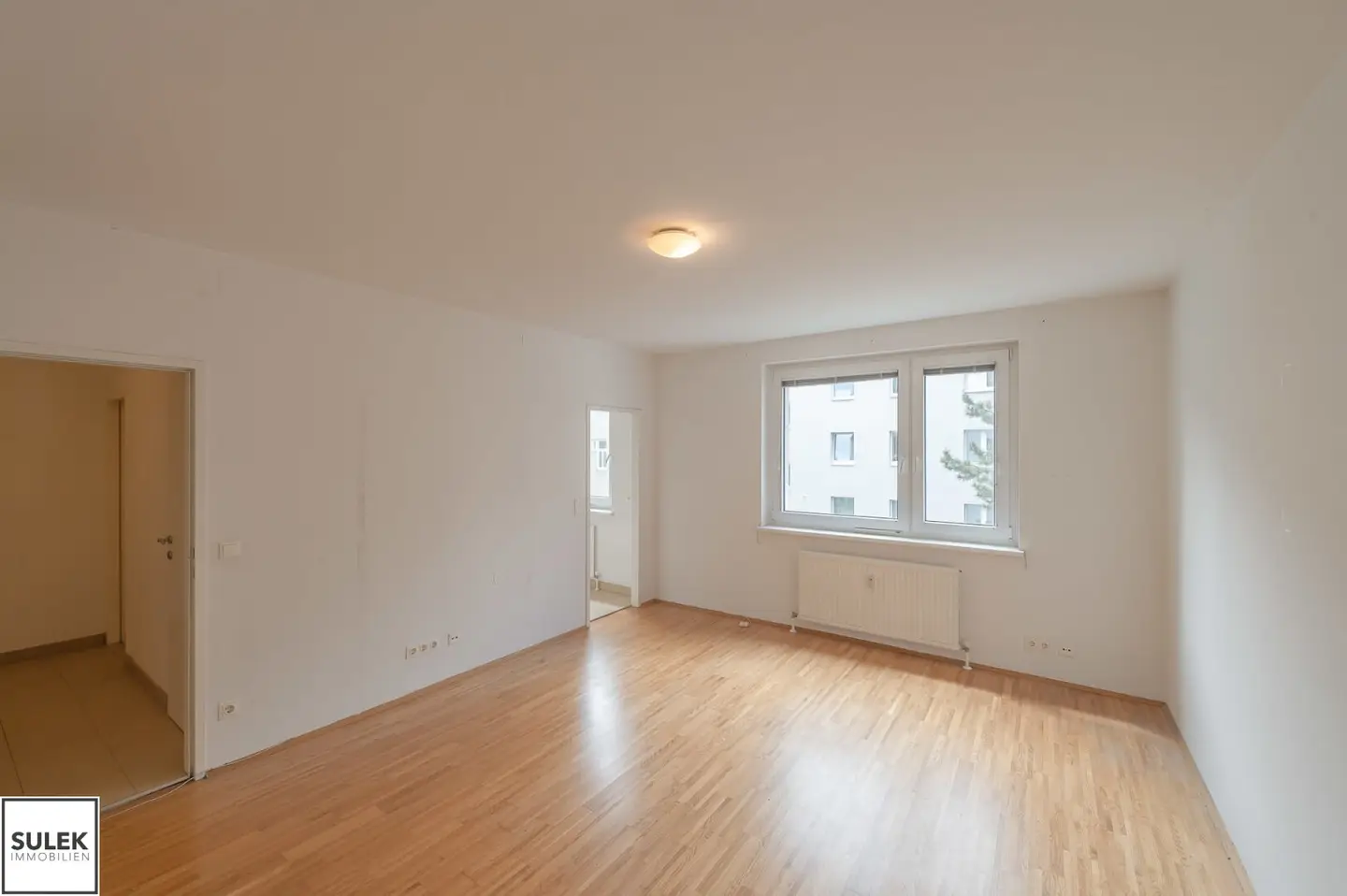 Quiet courtyard location on 3rd floor with elevator – 32 m² single apartment, RBG (appropriate rent) – Floridsdorf