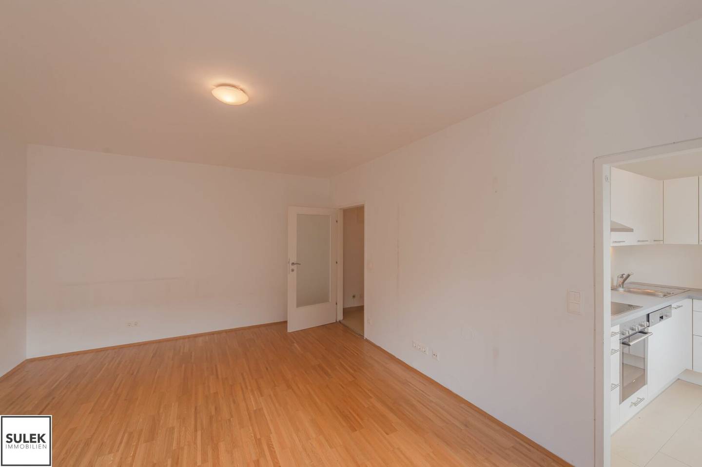 Quiet courtyard location on 3rd floor with elevator – 32 m² single apartment, RBG (appropriate rent) – Floridsdorf