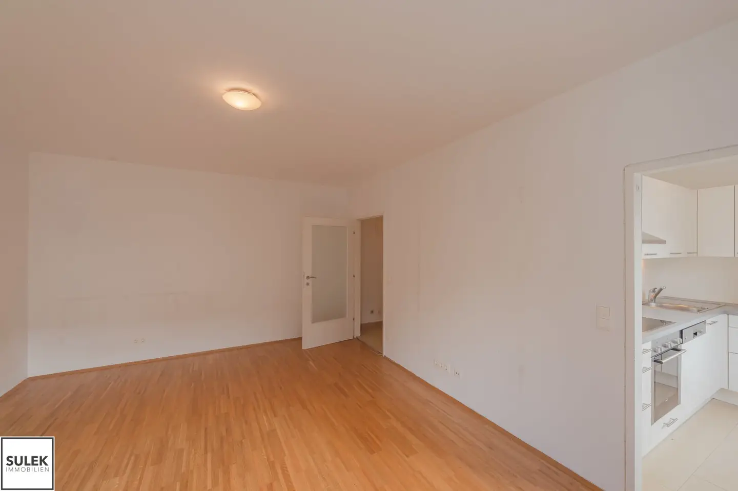 Quiet courtyard location on 3rd floor with elevator – 32 m² single apartment, RBG (appropriate rent) – Floridsdorf