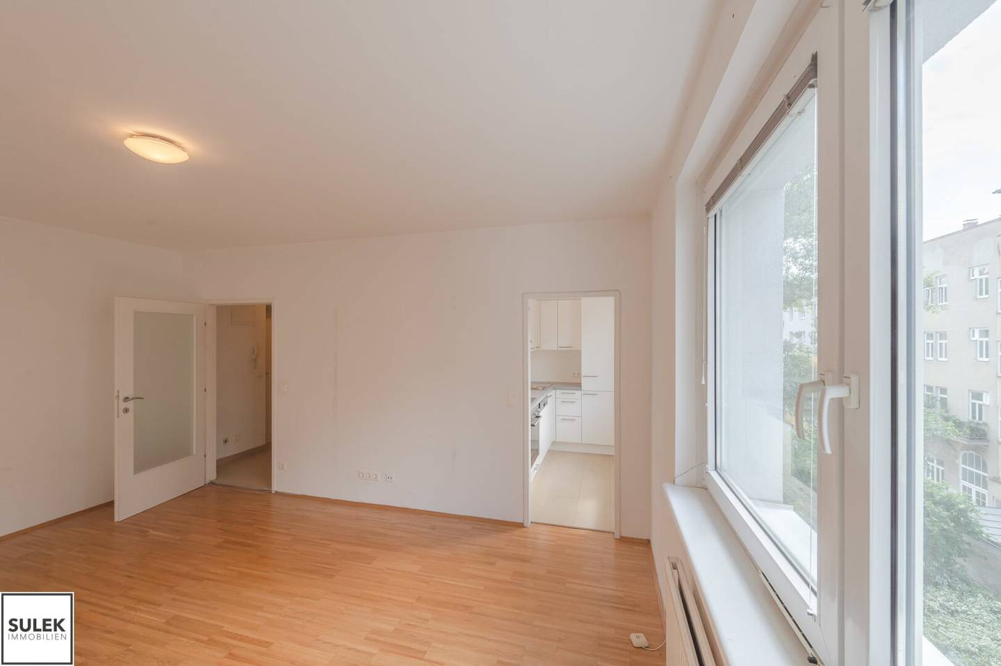 Quiet courtyard location on 3rd floor with elevator – 32 m² single apartment, RBG (appropriate rent) – Floridsdorf