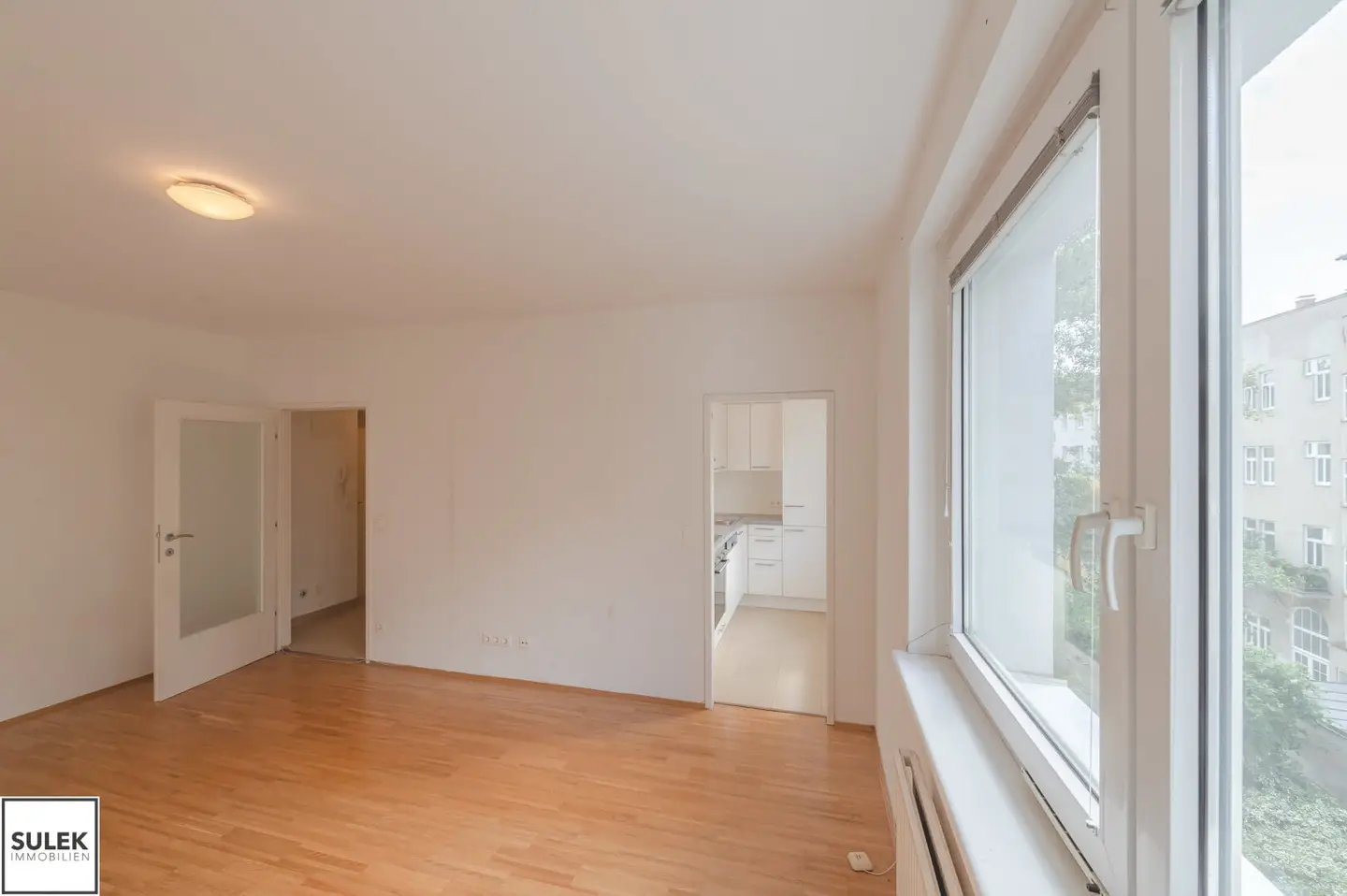 Quiet courtyard location on 3rd floor with elevator – 32 m² single apartment, RBG (appropriate rent) – Floridsdorf