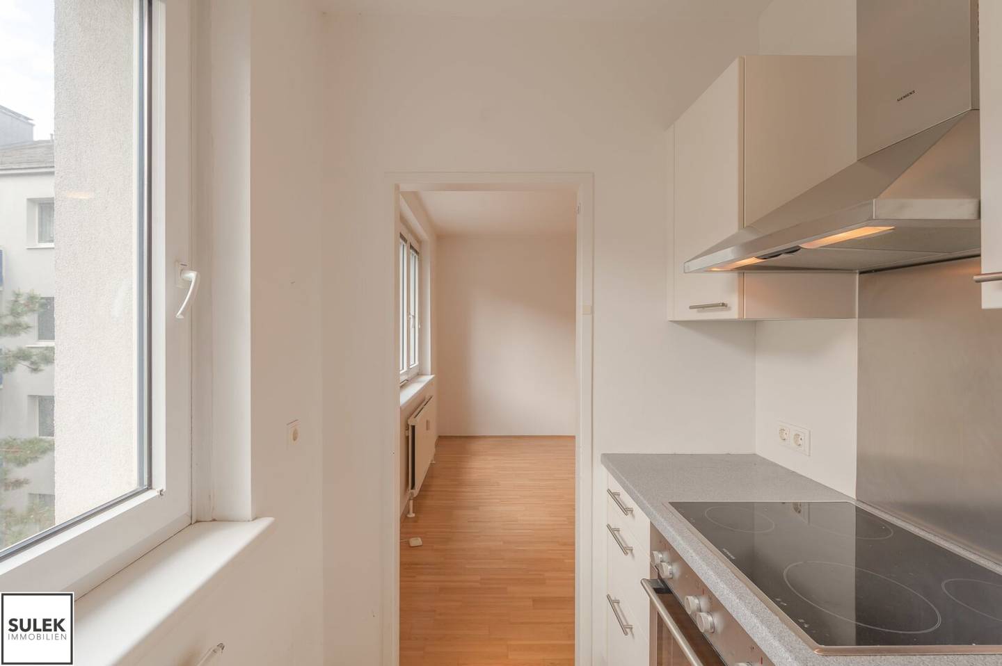 Quiet courtyard location on 3rd floor with elevator – 32 m² single apartment, RBG (appropriate rent) – Floridsdorf