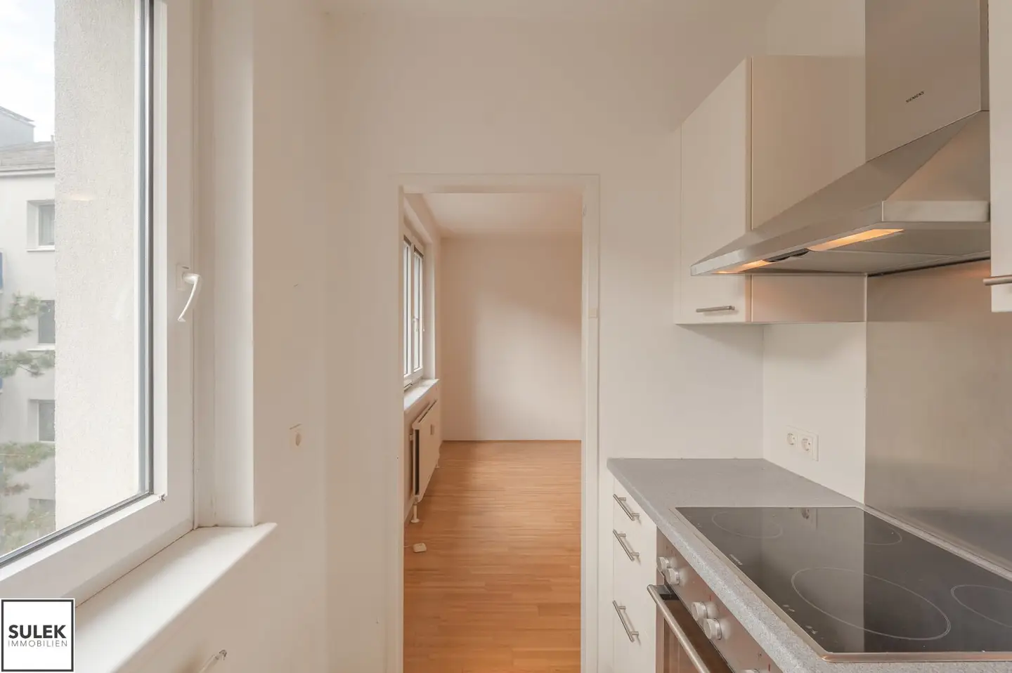 Quiet courtyard location on 3rd floor with elevator – 32 m² single apartment, RBG (appropriate rent) – Floridsdorf