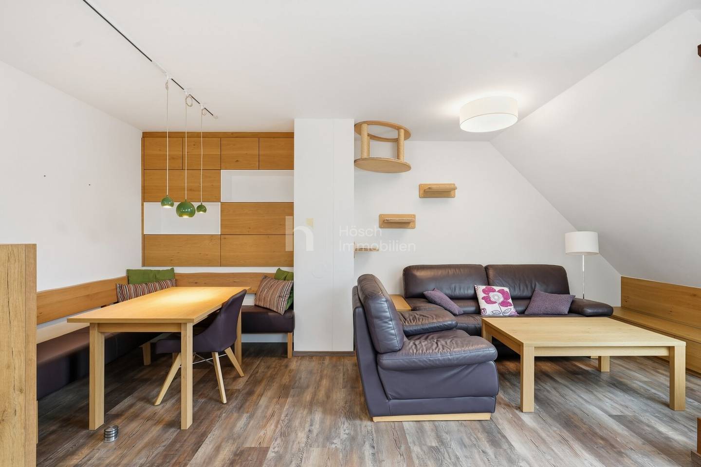 Tischlerqualität und Westterrasse: Helle 2-Zimmer-Wohnung im Dachgeschoss