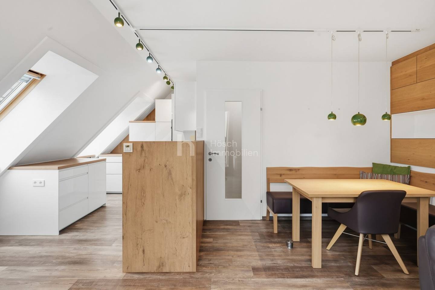 Tischlerqualität und Westterrasse: Helle 2-Zimmer-Wohnung im Dachgeschoss