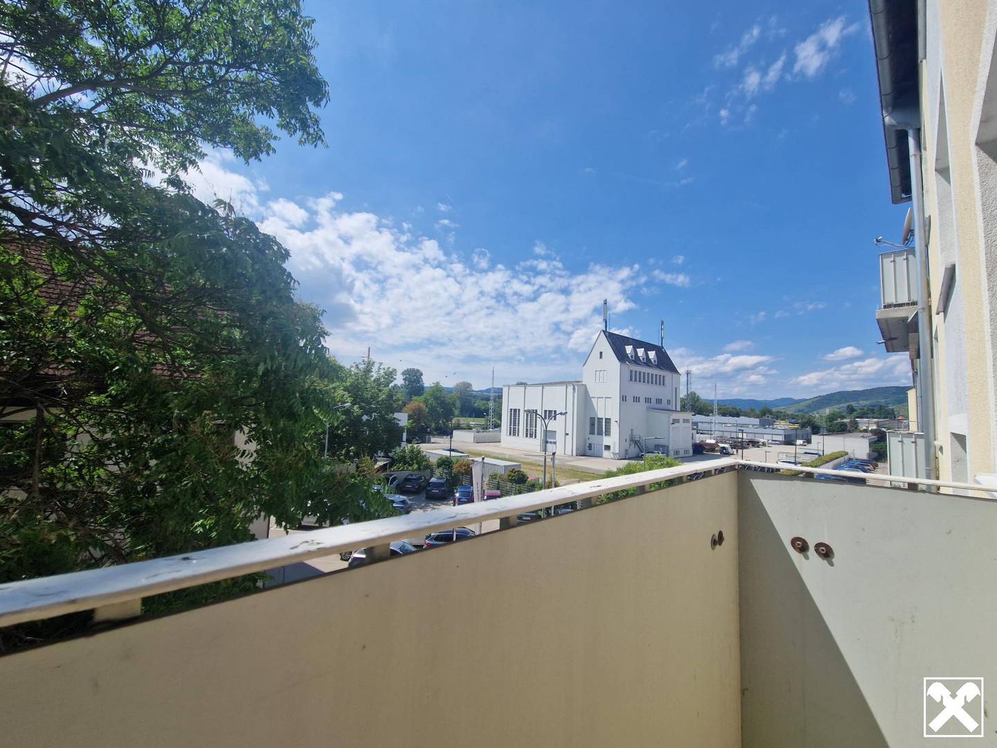 Sunny apartment with balcony in a central location
