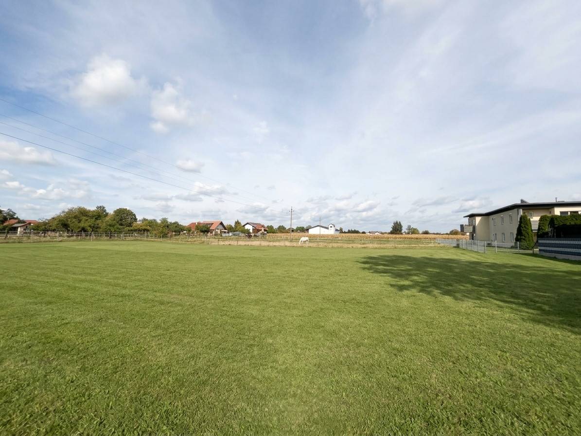Level plot no building obligation apartment