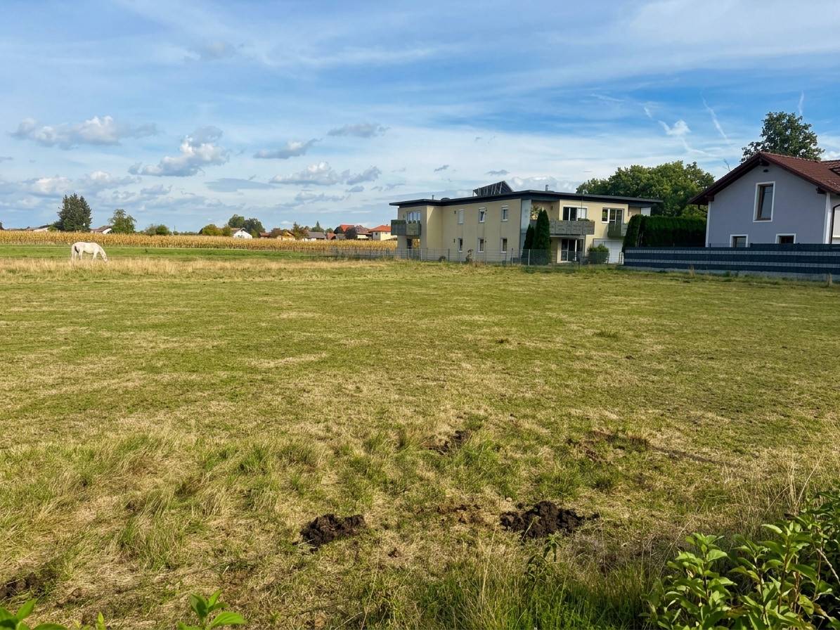 Level plot no building obligation apartment
