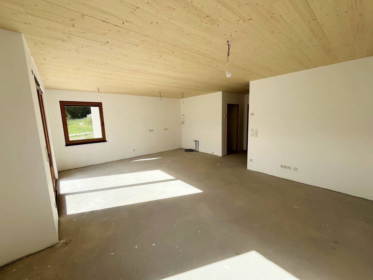 Massivholz belagsfertig mit Garten Familienwohnung