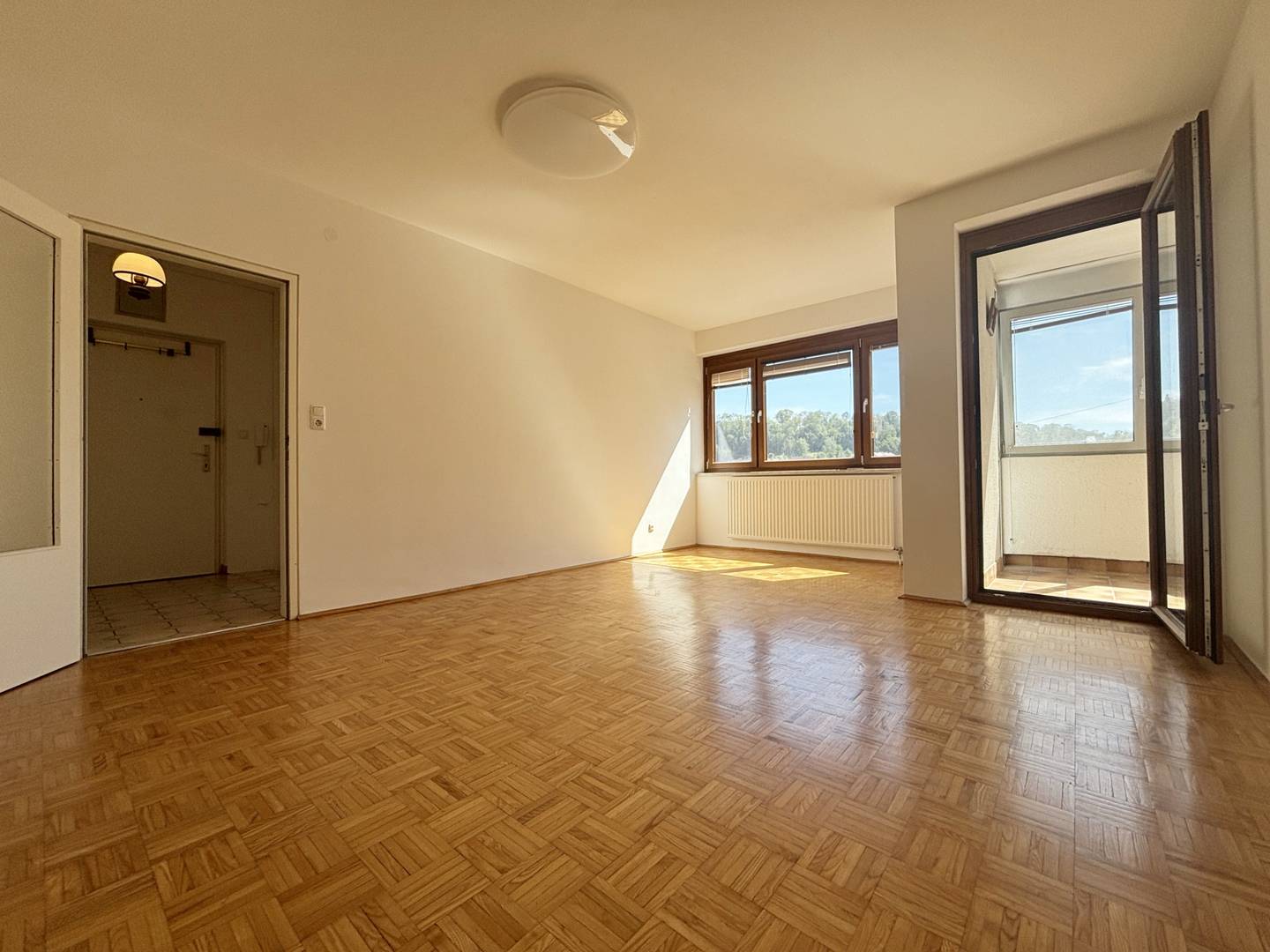 Bright apartment with enclosed loggia and wide view