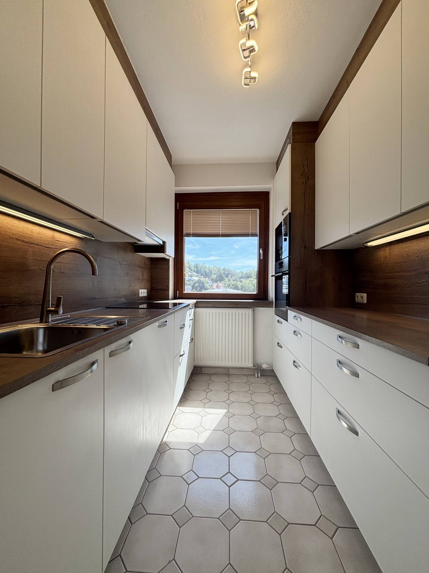 Bright apartment with enclosed loggia and wide view