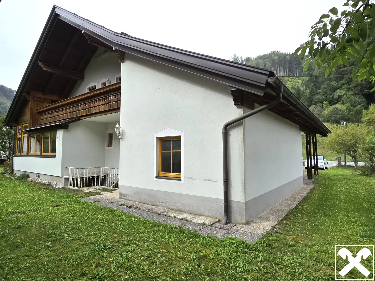 Anlegerwohnung in Karawankenlage with garage and winter garden