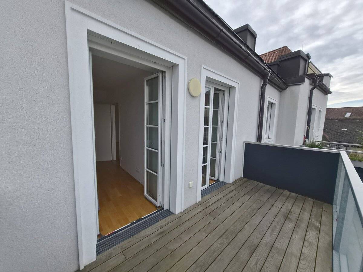 Renovated old building apartment in Linzer Straße in Enns