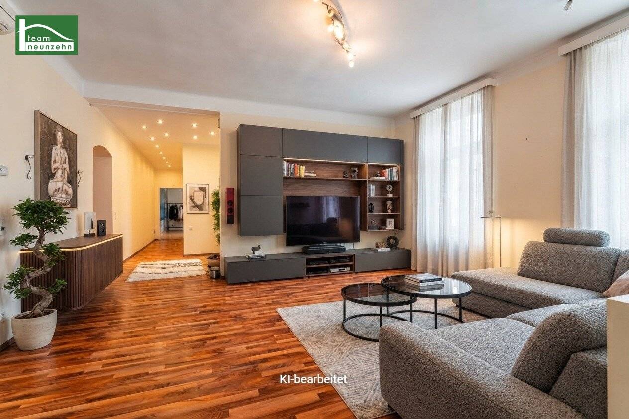 Spacious city apartment with potential – approx. 175 m², 7 rooms &amp; possible balcony