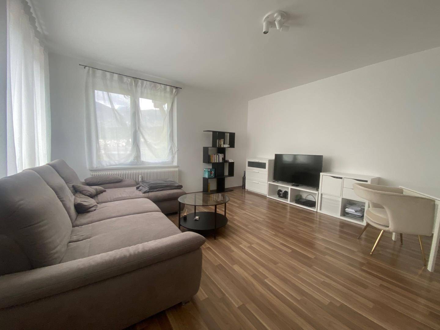 Helle Wohnung in zentraler Lage mit separater Küche