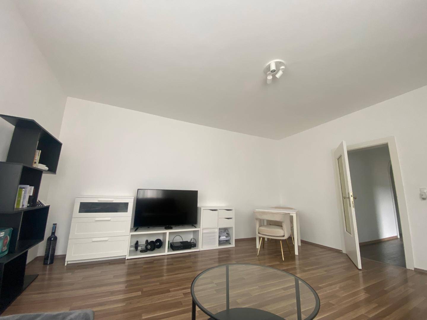 Helle Wohnung in zentraler Lage mit separater Küche