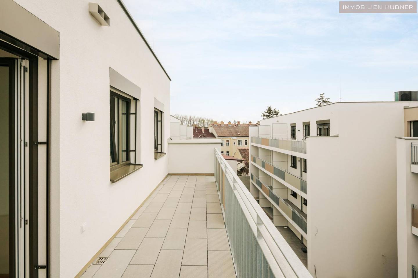 Sunny new build Wohnung with spacious balcony