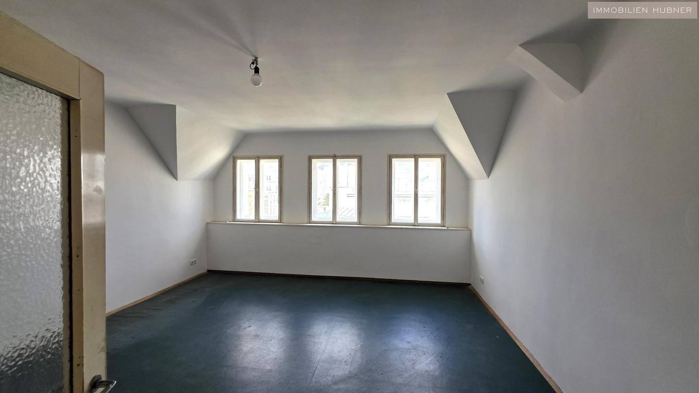 Dachgeschosswohnung im Altbau nahe U3 und U4