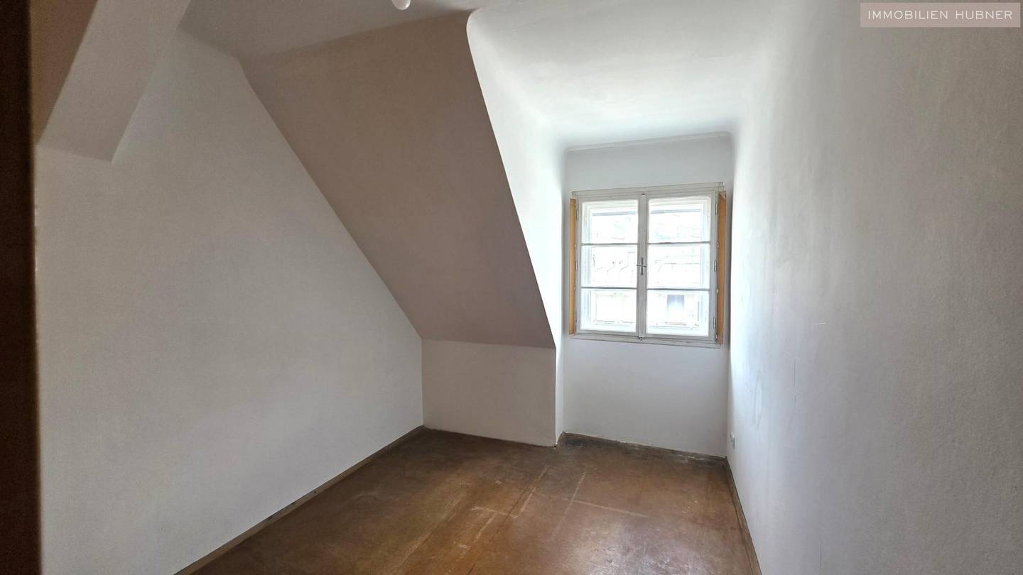 Dachgeschosswohnung im Altbau nahe U3 und U4
