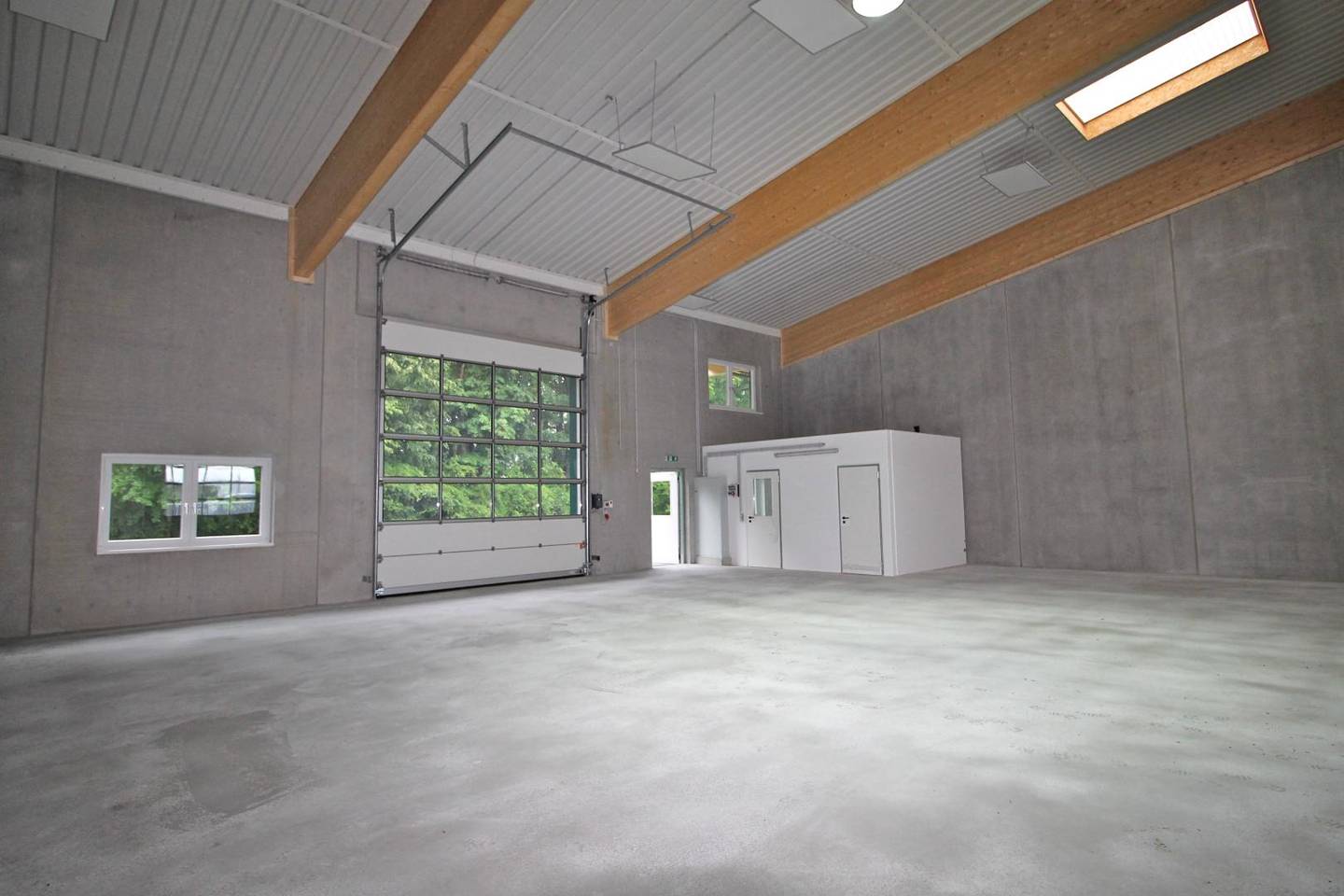 Modern production hall with high ceiling Loft apartment