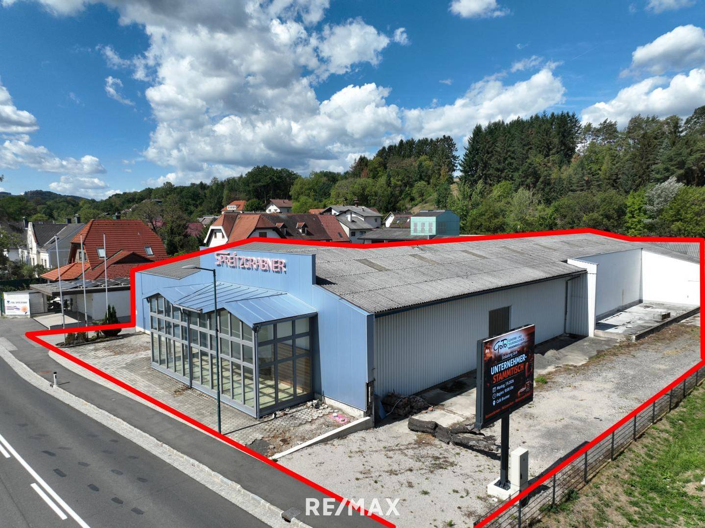 Wohnung with workshops and large commercial plot