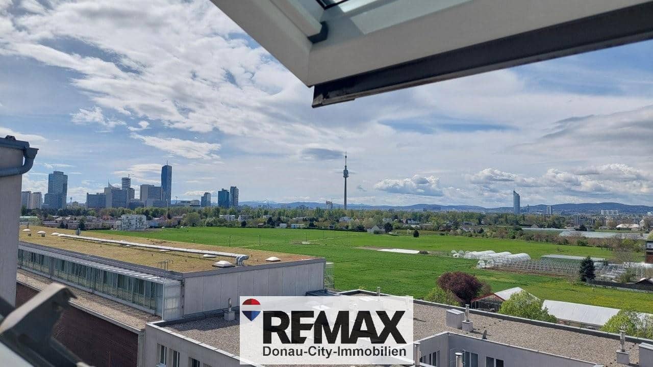 Bright top floor apartment with distant view Dachgeschosswohnung