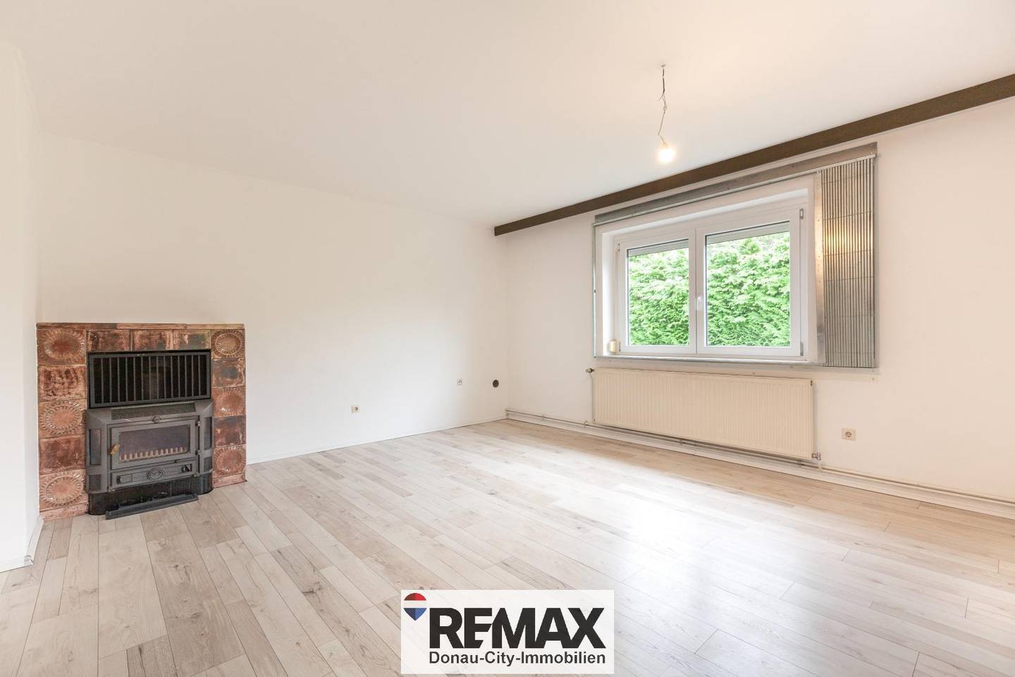 Family apartment with large garden and garage