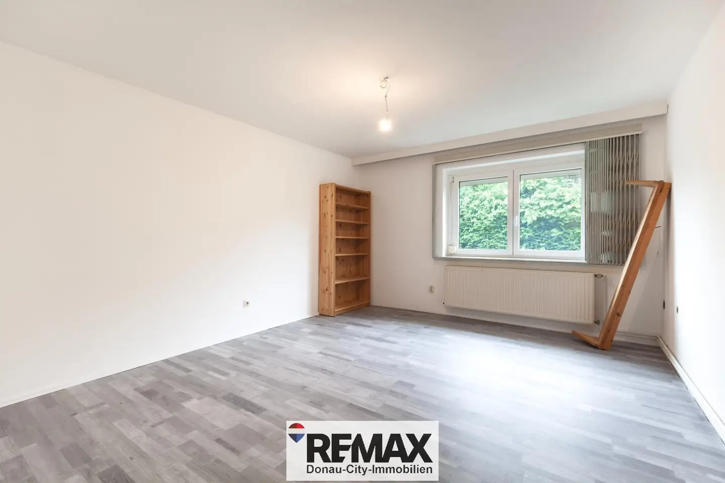 Familienwohnung mit großem Garten und Garage