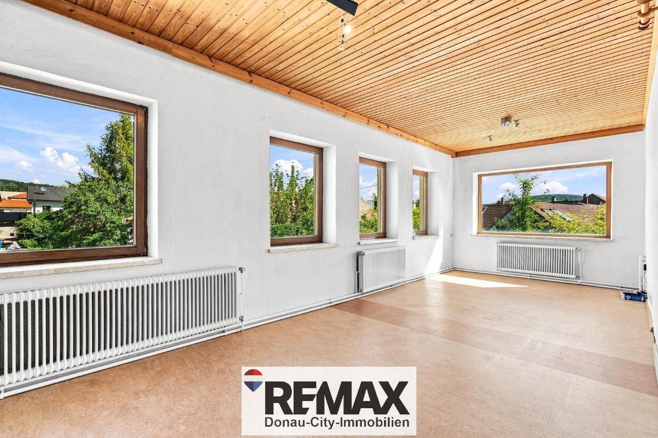 Spacious well kept with pool family apartment