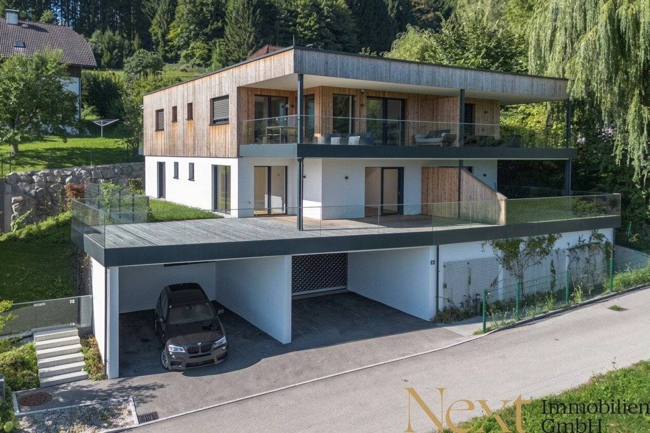 Living with panoramic views – exclusive terrace apartment in Nußdorf am Attersee
