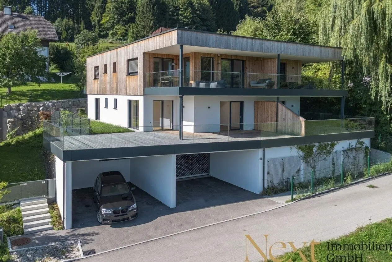 Living with panoramic views – exclusive terrace apartment in Nußdorf am Attersee