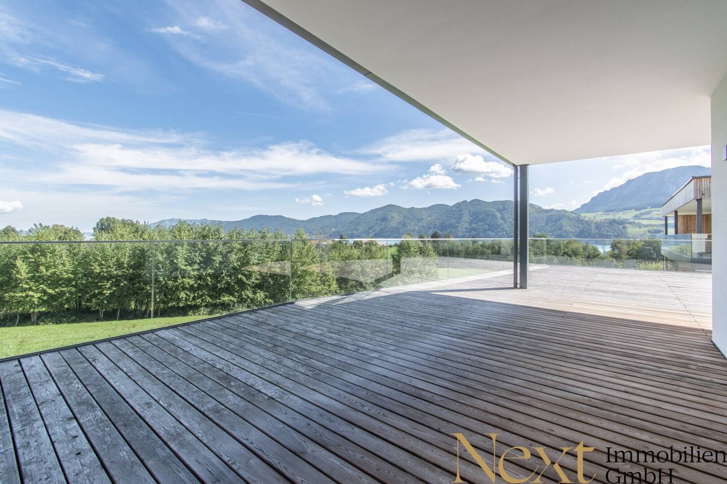 Living with panoramic views – exclusive terrace apartment in Nußdorf am Attersee