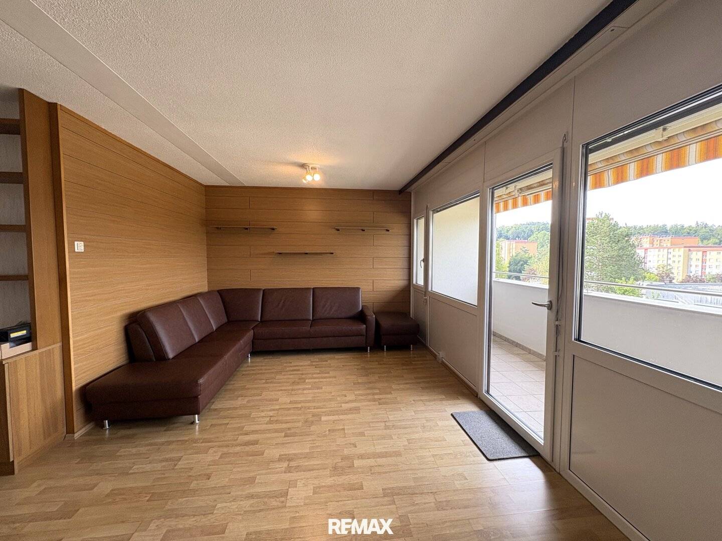 Top Floor &amp; Spacious Loggia: Living in Graz-Ragnitz