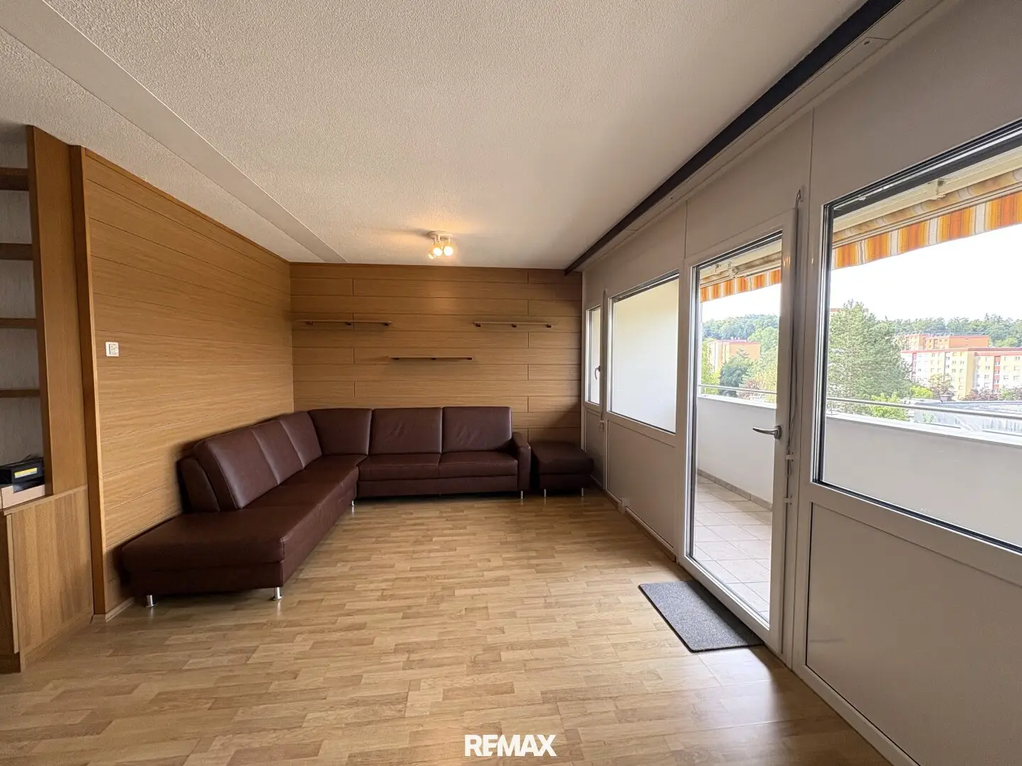 Top Floor & Spacious Loggia: Living in Graz-Ragnitz