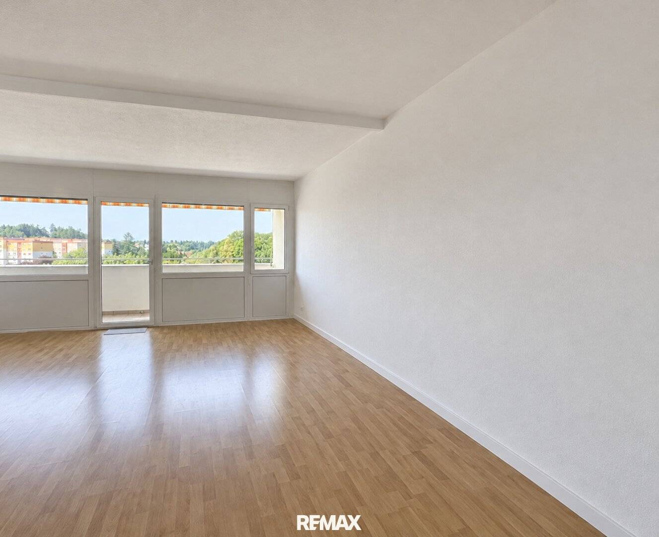 Top Floor &amp; Spacious Loggia: Living in Graz-Ragnitz