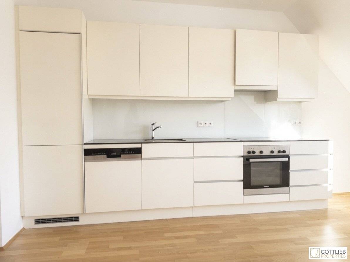 Prime location near Glanzing! Perfectly laid out 2-room balcony apartment in green quiet location with optional garage space