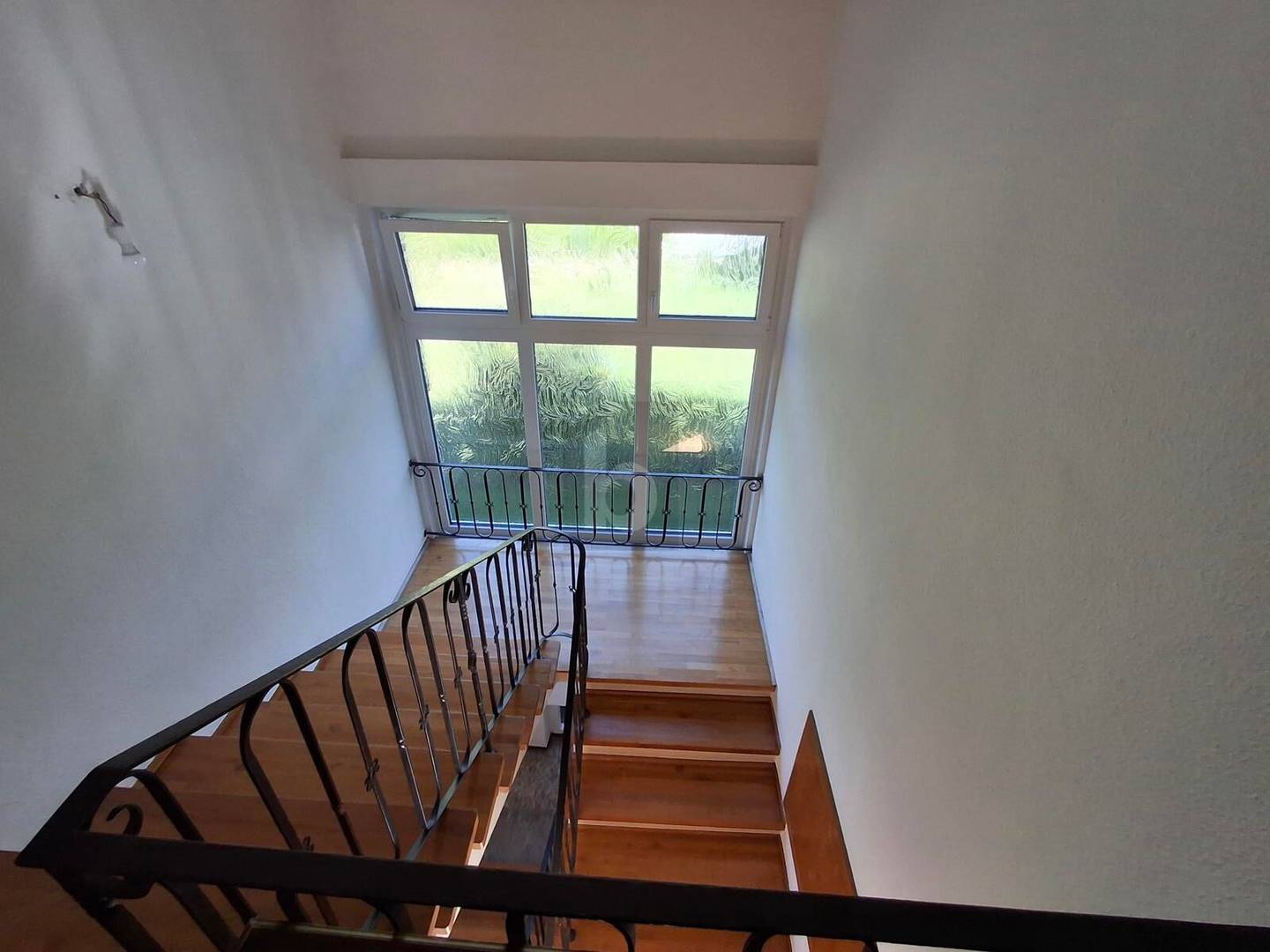 Family apartment with sunny garden and motorhome garage