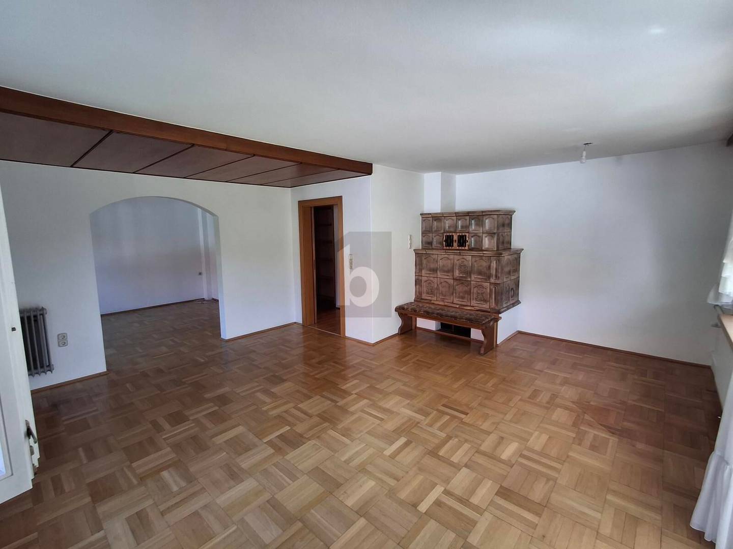 Family apartment with sunny garden and motorhome garage
