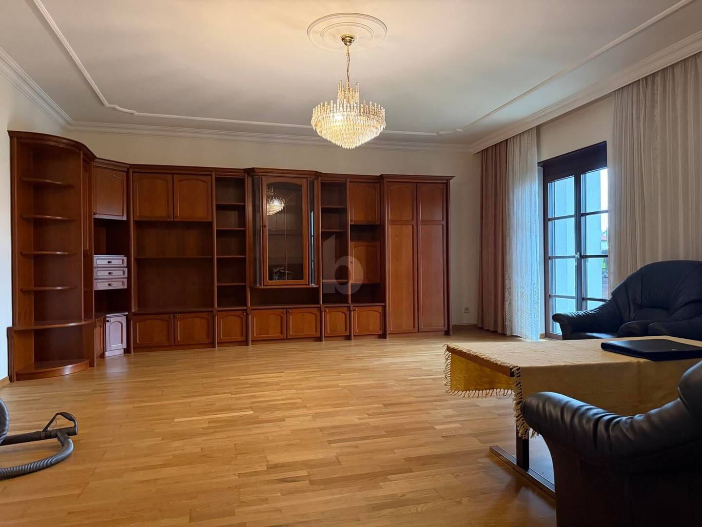 Familienwohnung mit großem Grundstück und Garage
