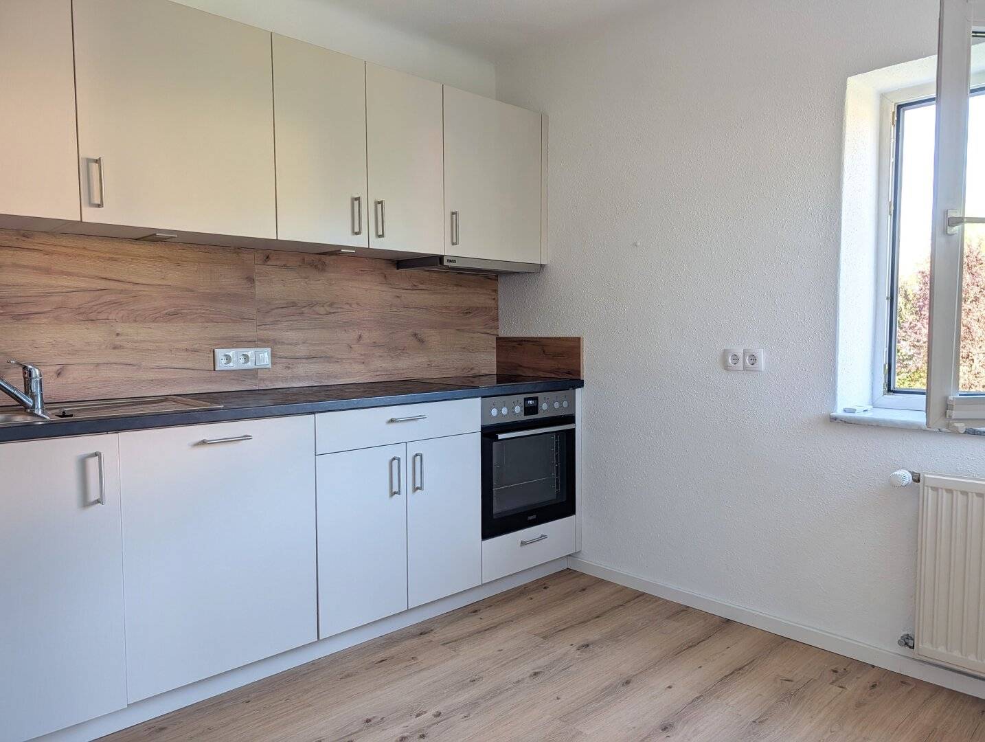 Bright spacious 3-room maisonette on the green city outskirts
