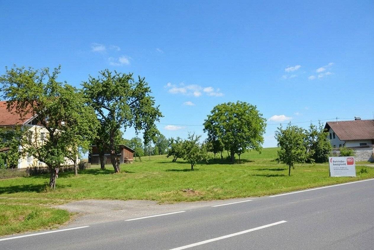 Commercial building plot prominently located - including existing building (office/warehouse/company apartment)