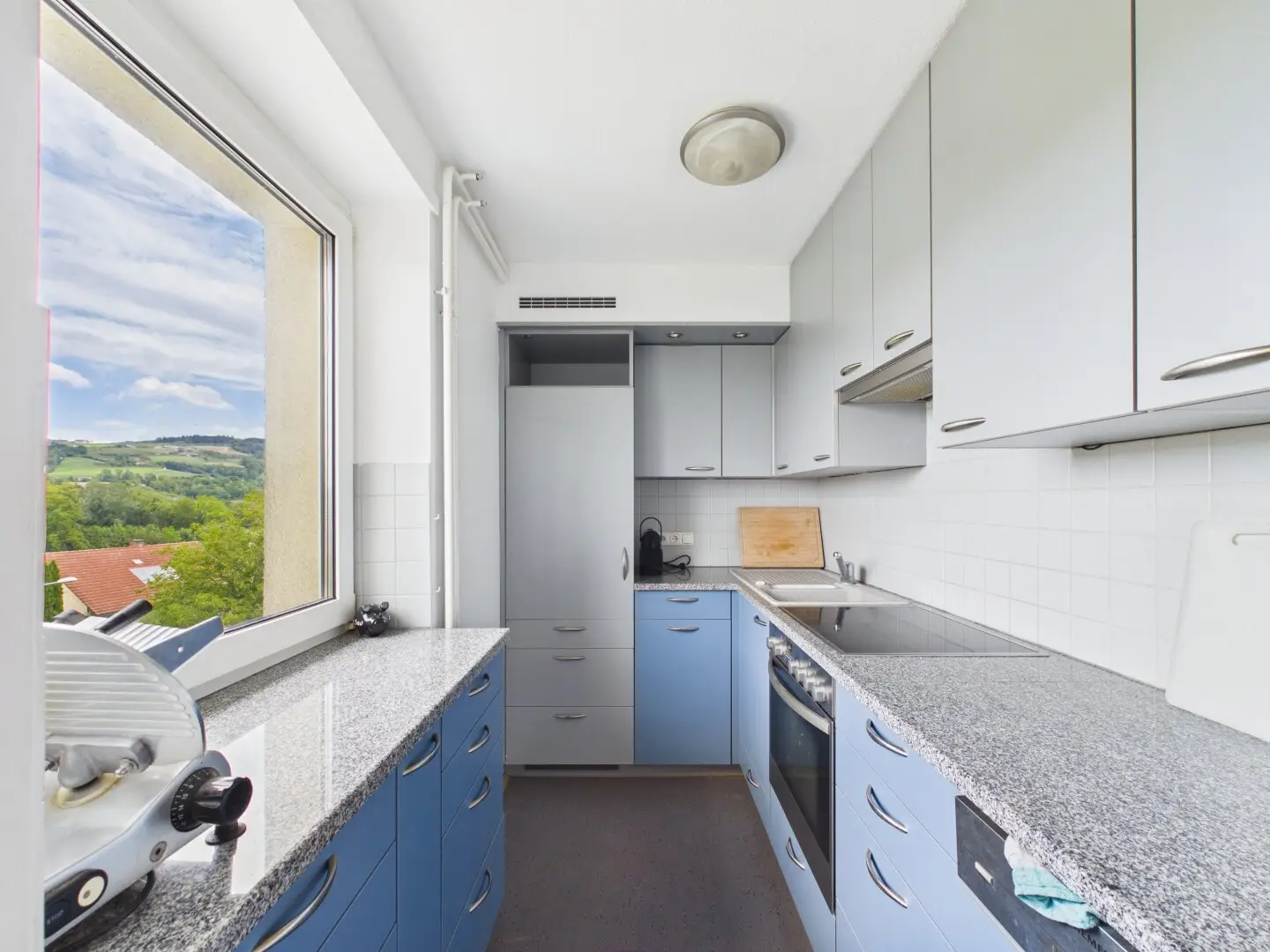Spacious 4-room apartment with sensational view for sale