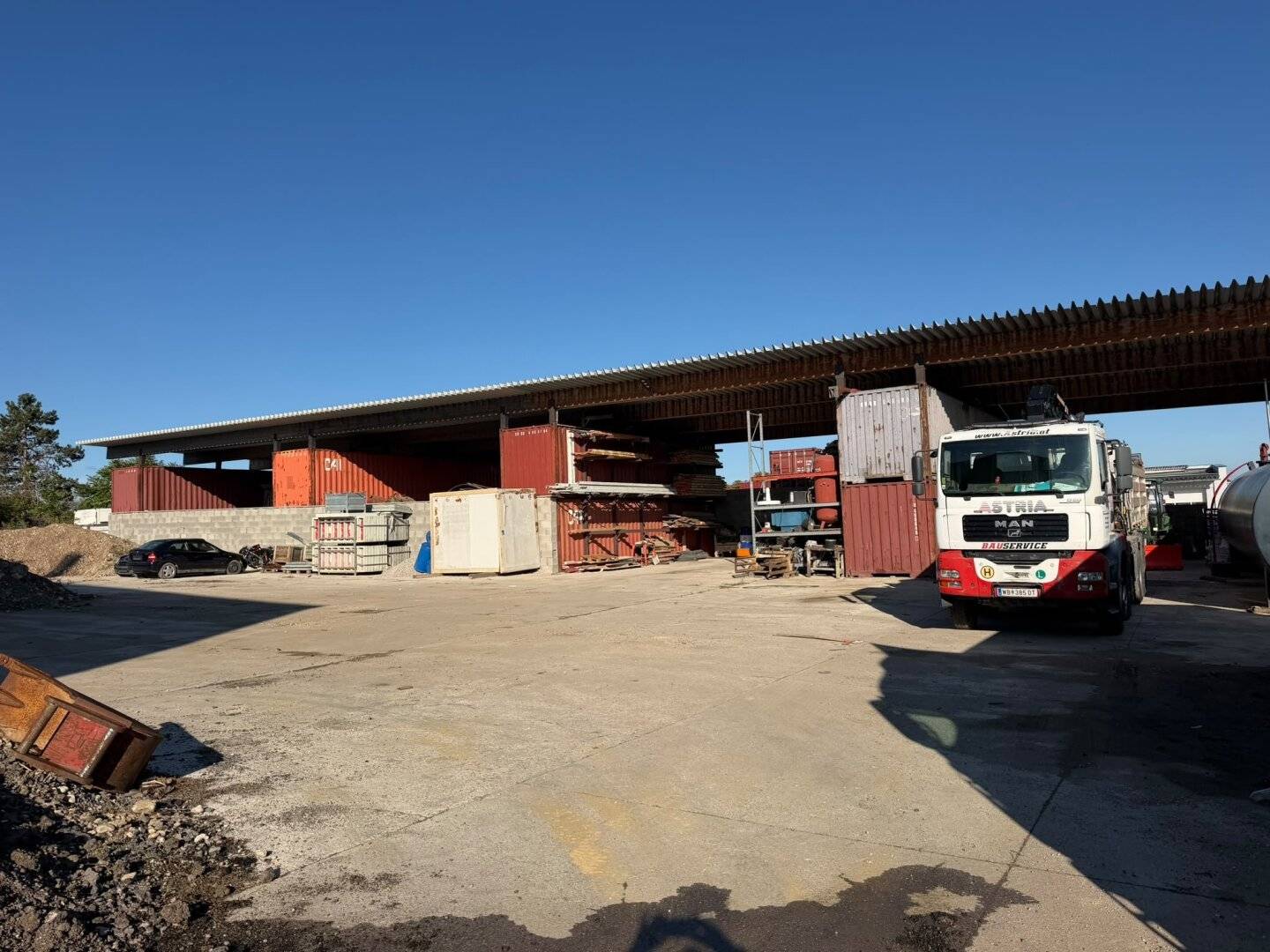 Commission-free!!! Large hall, storage hall with concrete yard