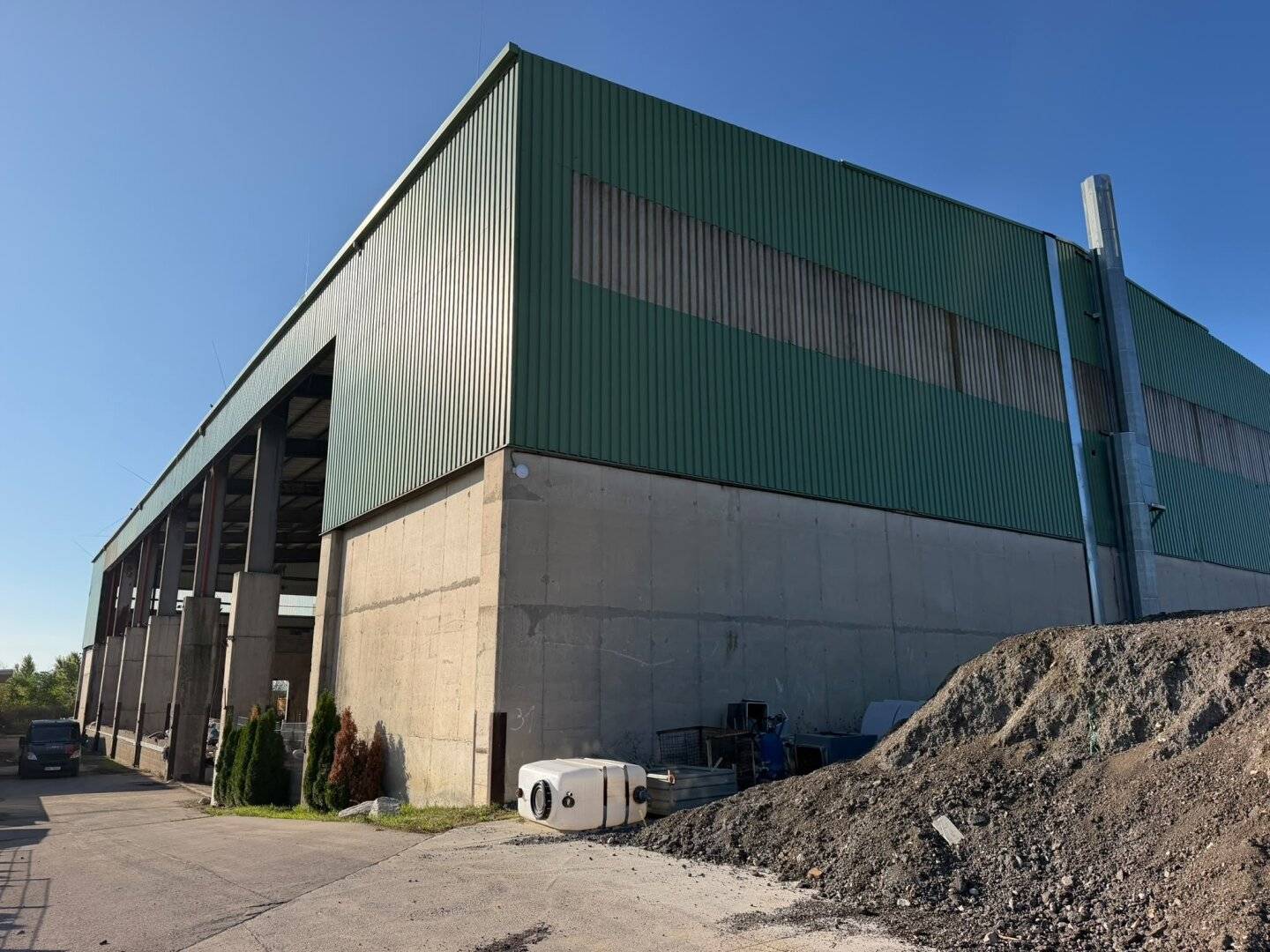 Commission-free!!! Large hall, storage hall with concrete yard