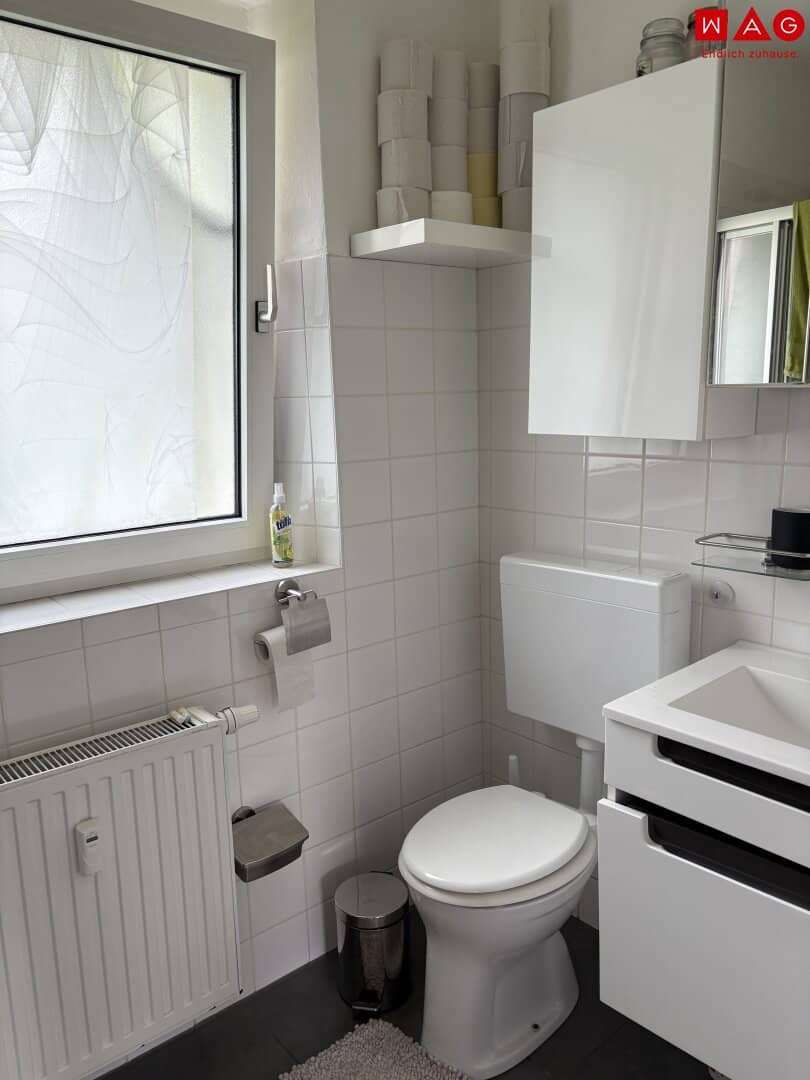 Special residential quality in a wonderful green location: charming 2-room ground floor apartment with high-quality bathroom, practical layout and great value for money available from December