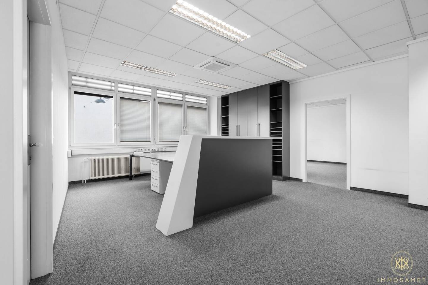 Modernes Büro / Ordination mit Klimaanlage, Lastenaufzug &amp; Stadtblick in 1130 Wien zu mieten!