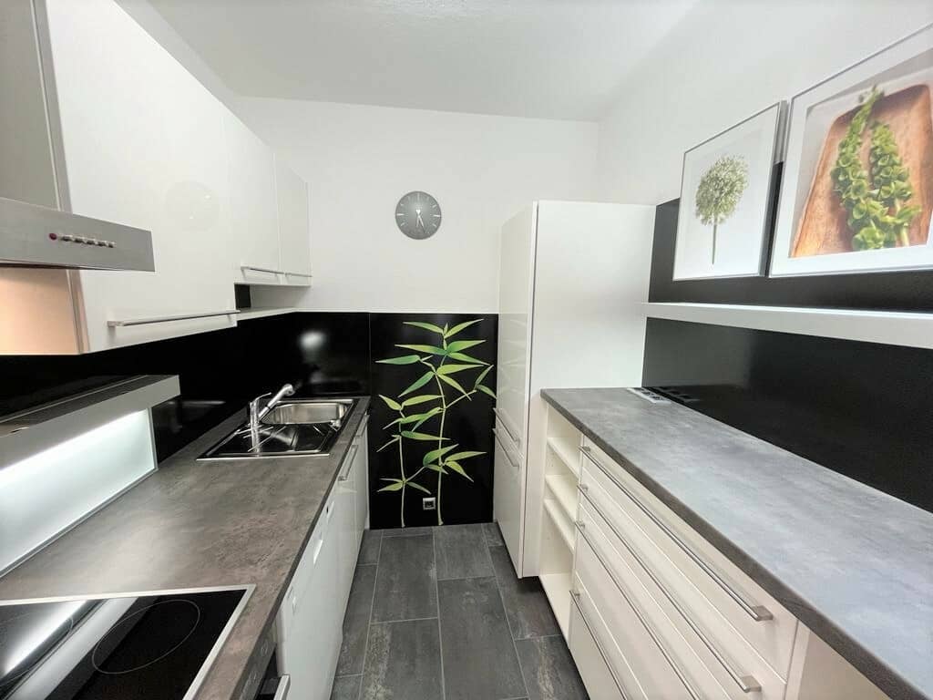 Wohnung with Traunsee view and underground parking in a quiet location