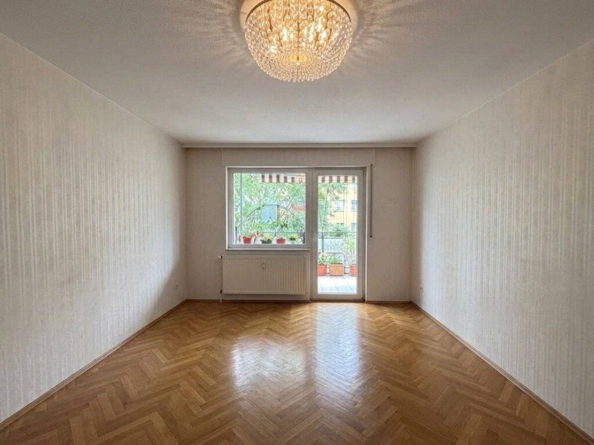 Bright and quiet 3-room apartment with loggia near the Upper Old Danube