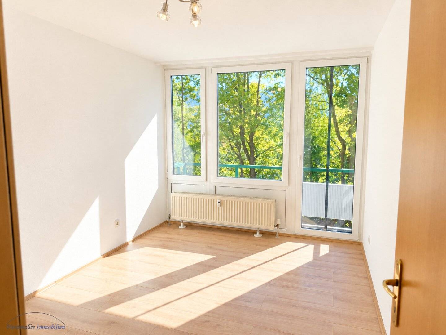 On foot to the University NAWI Rent SALZBURG CITY Top district NONNTAL: Hofhaymer Allee 17 115 m² 5-room apartment incl. 9 m² east loggia ideal also as shared flat for students