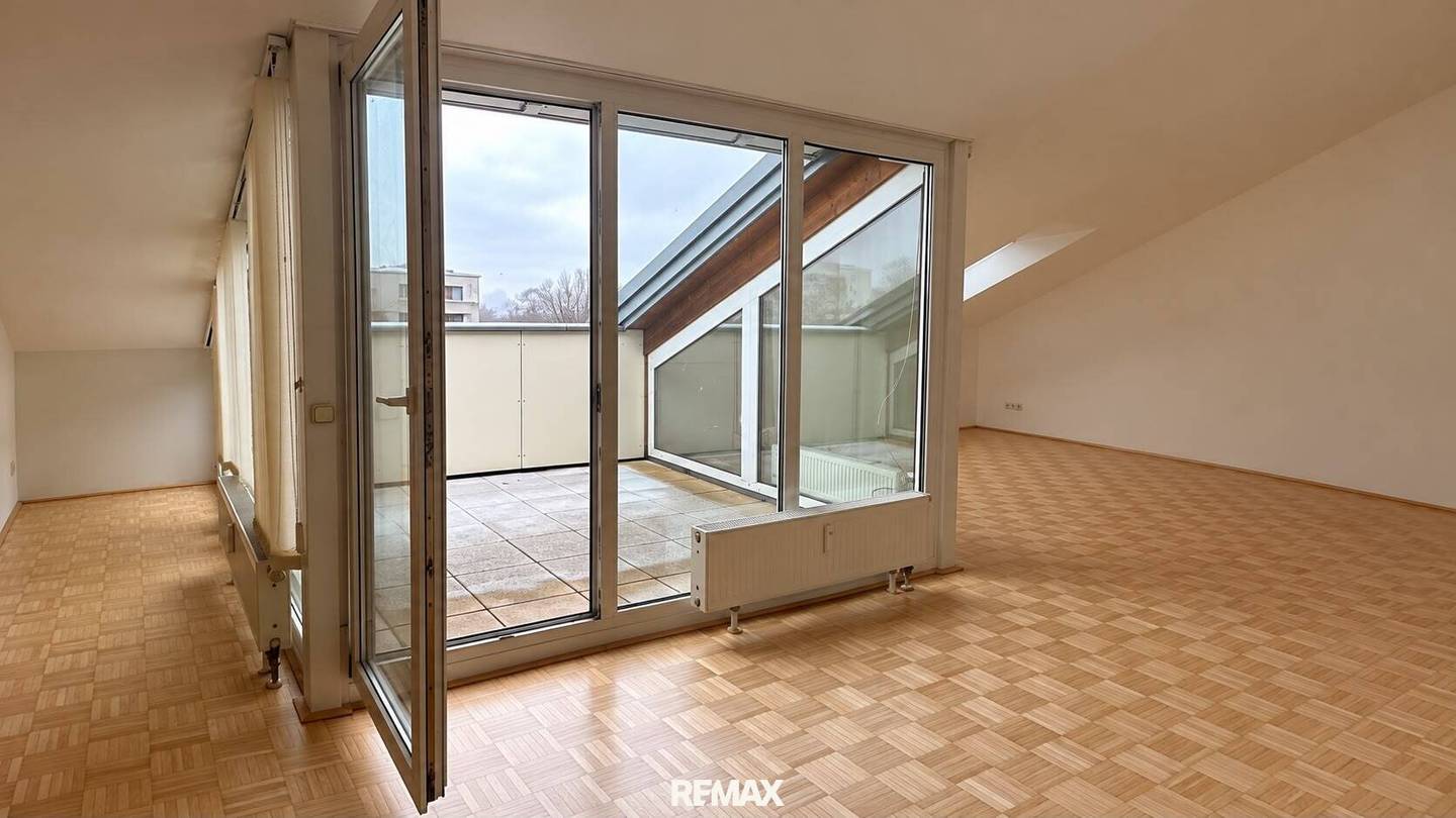 Charmante Dachgeschosswohnung mit Terrasse und Tiefgaragenplatz im Zentrum von Leonding